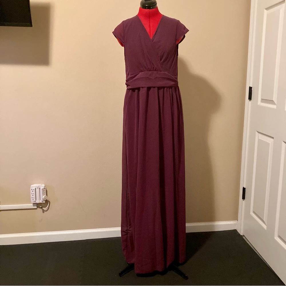V-NECK MAXI DRESSES - Picture 2 of 9